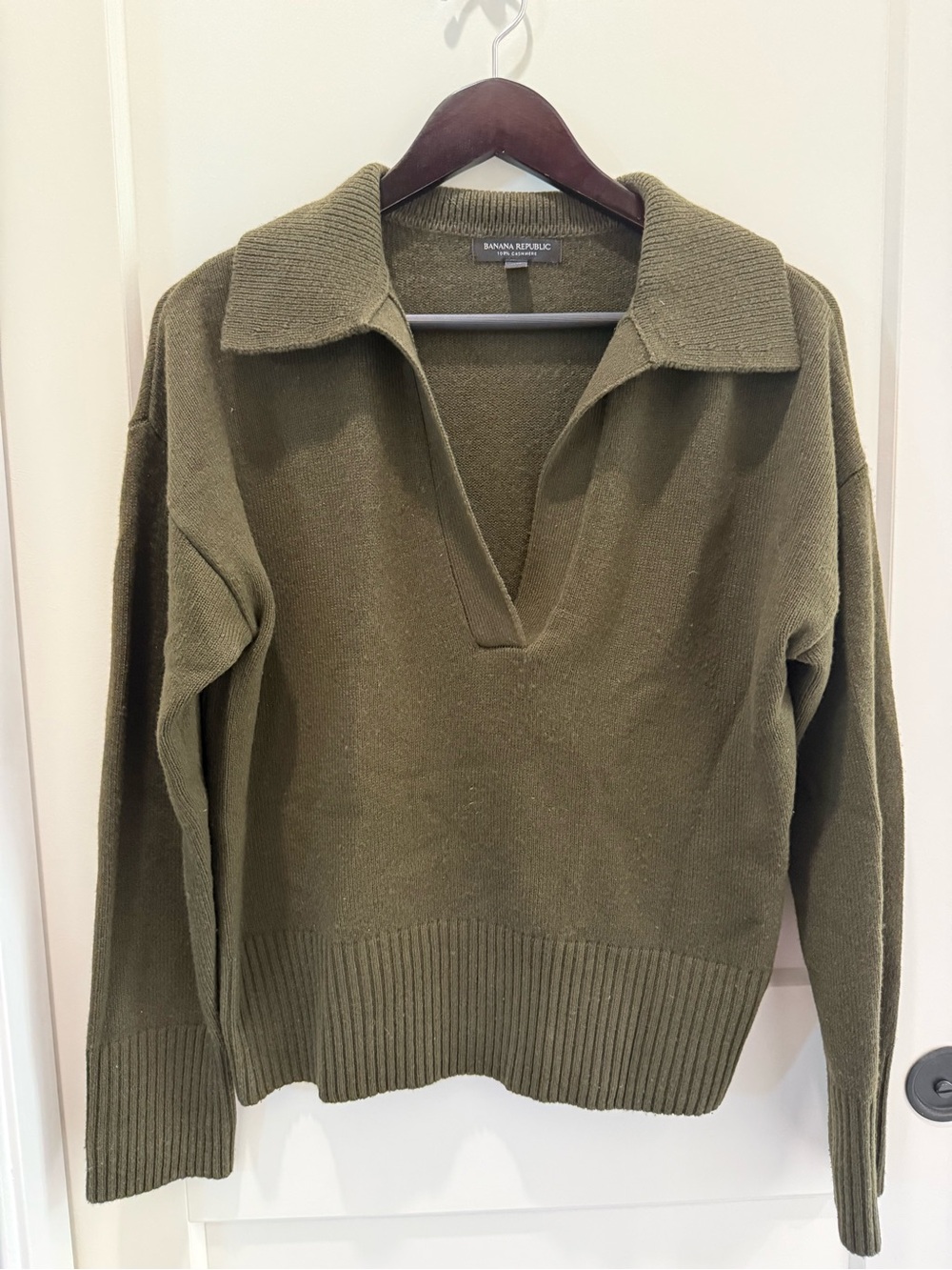 Banana Republic Women's Olive Knit V-Neck Collar Sweater